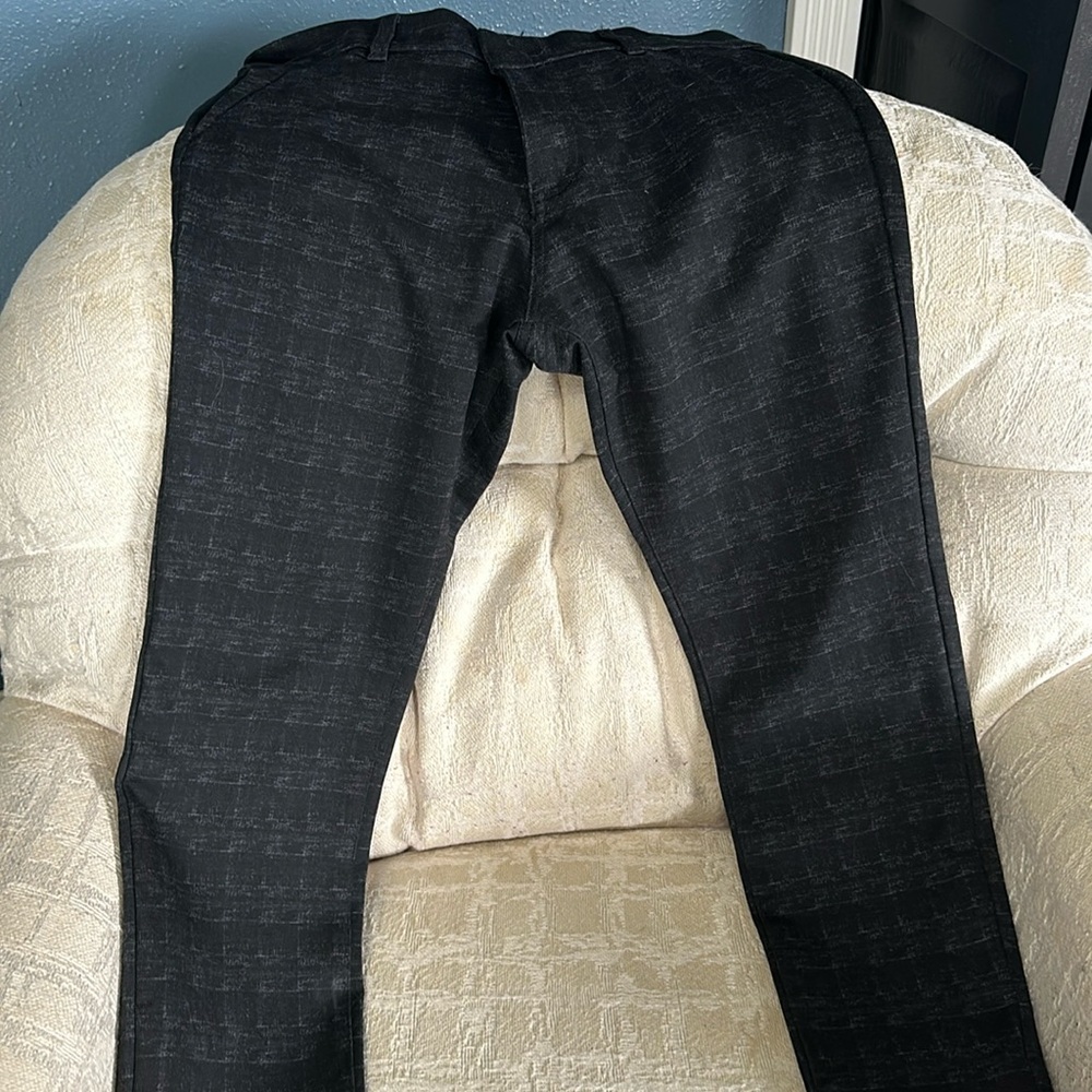 Kut from the Kloth 10P Skinny Grey Black patterned pants